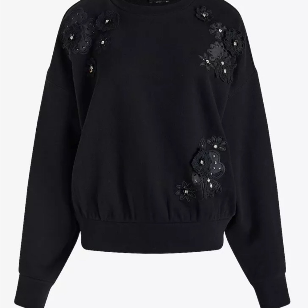 Chic Black Sweater with Floral Accents - Picture 6 of 6